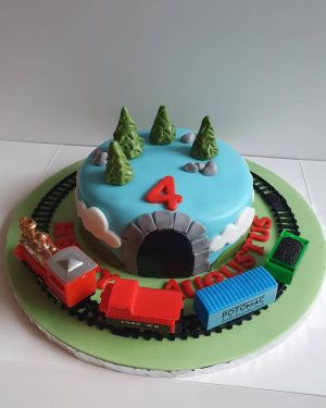 Working train cake