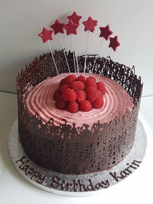 Raspberry mousse/chocolate lace