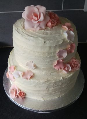 Rough buttercream with Roses & petals