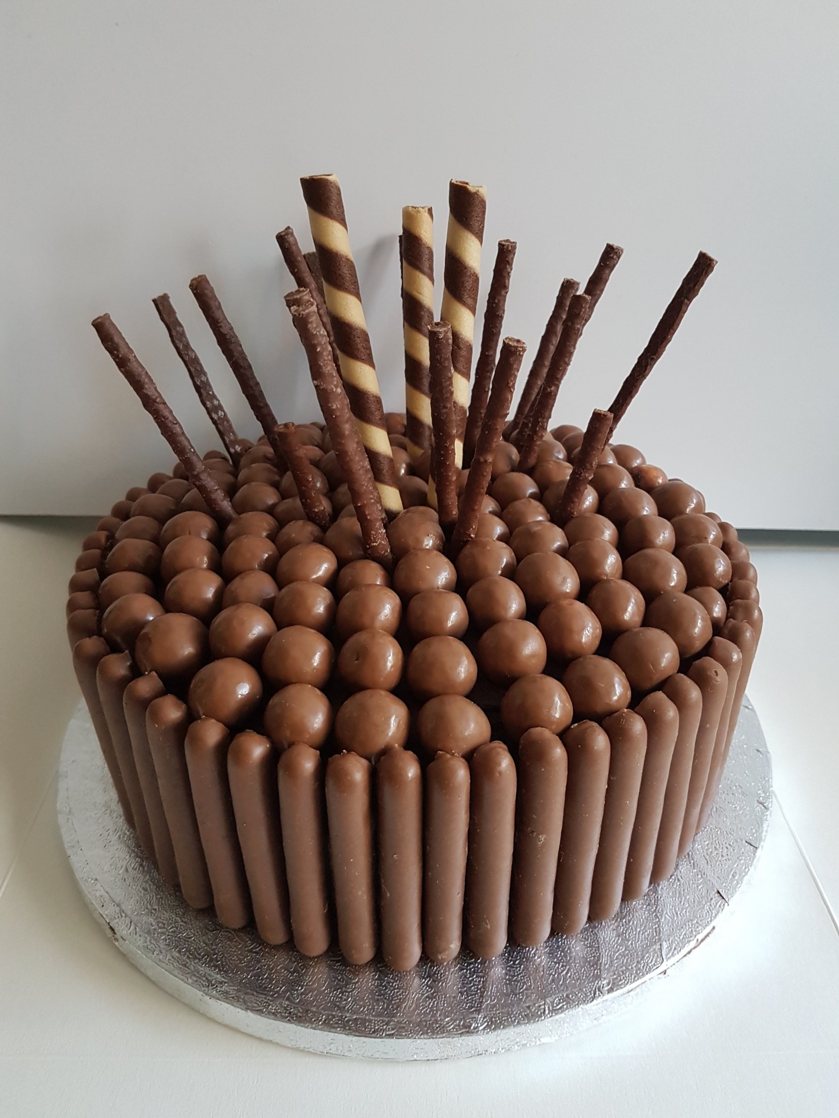 Chocolate fingers/straws/maltesers   Bafford Cakes