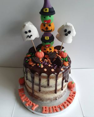 Pumpkin spice halloween cake