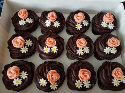 Rose buds & daisies
