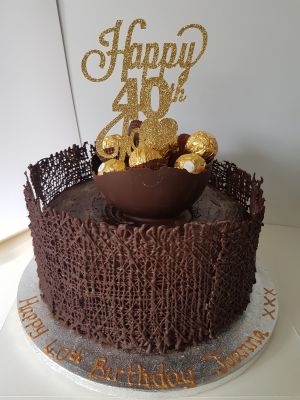Chocolate lace/gold topper & chocolates