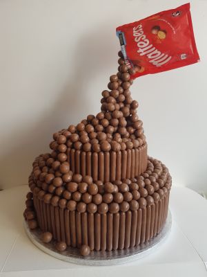 Large 2 tier anti-gravity Malteser