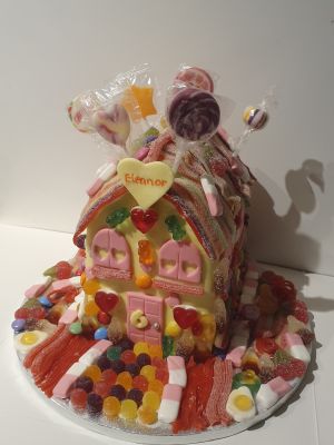 Sweetie house cake