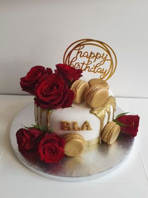 Gold macarons/fresh roses