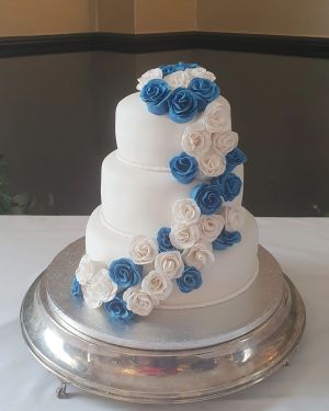 Royal blue & white roses