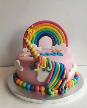 Unicorn & rainbow pink cake 