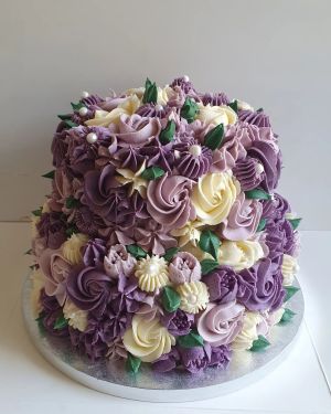 2 tier lilac buttercream flowers