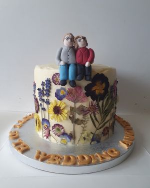 Edible dried flowers