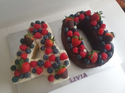 Mixed buttercream and fruit