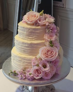 Rustic buttercream & fresh flowers