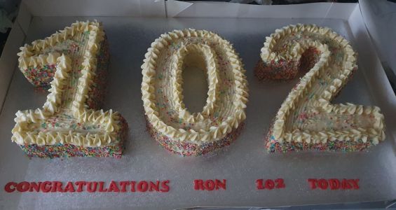 Simple digits with piping & sprinkles