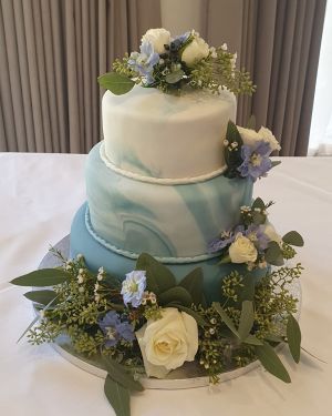 Blue/white marble with fresh flowers