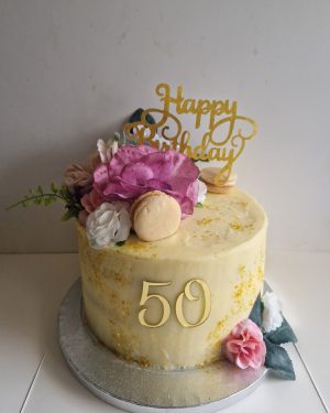 Flowers & Macarons