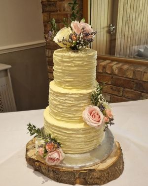 Rustic grooves & fresh flowers