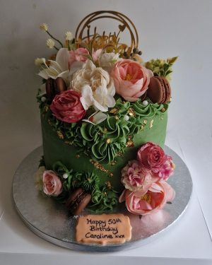 Green buttercream & flowers