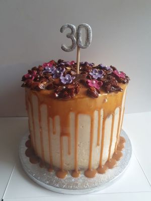 Caramel drip cake