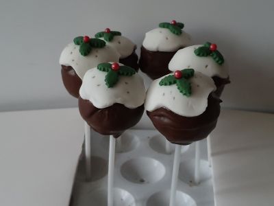 Christmas pudding pops