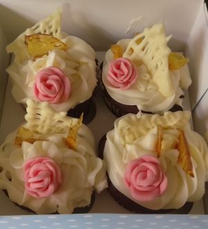 White chocolate/caramel/roses