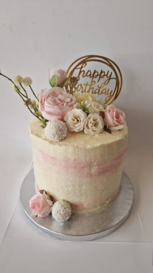 Rough buttercream coat & flowers